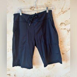 Black Lined Bermuda Drawstring Shorts – Size Large ✅ EUC Lightweight Swimming